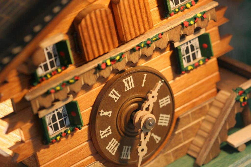 façade horloge coucou chalet