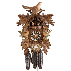 coucou musical traditionnel avec oiseaux et nid